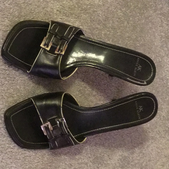 Women Shoes - Picture 1 of 7